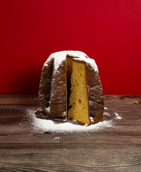 Pandoro artigianale Casa Priolo con zucchero a velo