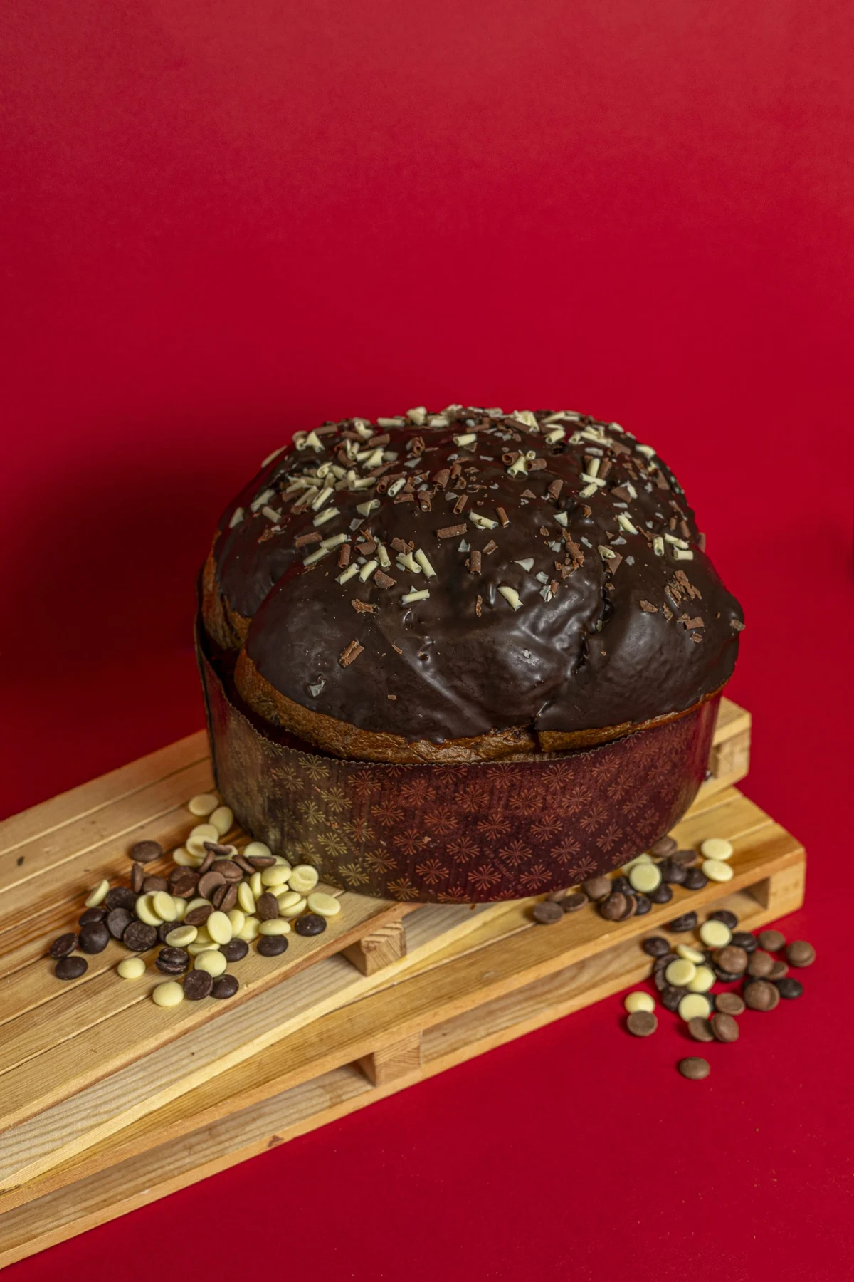 Panettone Tre cioccolati con copertura di cioccolato fondente